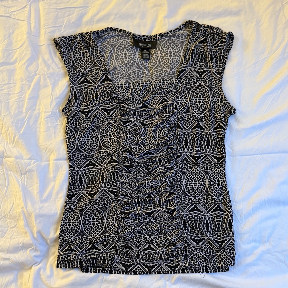 Style & Co. Black and White Printed Ruffle Front Sleeveless Top